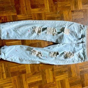 These are custom jeans! Made to wear looser and baggier. Size can be adjusted ❤️